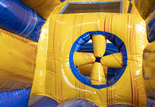 Ordene una pista americana de mármol modular de 13,5 metros de largo con objetos 3D adecuados para niños. Compre pistas americanas inflables en línea ahora en JB Hinchables España