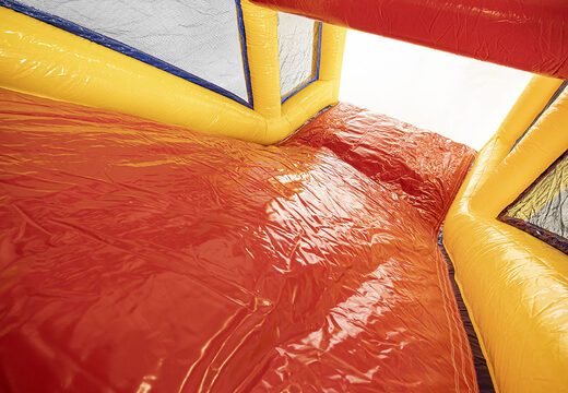 Obtenga su pista americana modular en un tema estándar con objetos 3D coincidentes para niños en línea. Compre pistas americanas inflables en JB Hinchables España