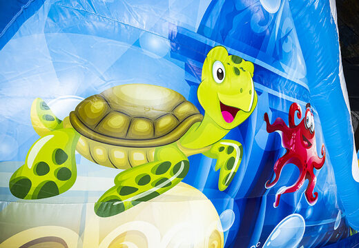 Ordene una pista americana de surf modular de 13,5 metros de largo con objetos 3D adecuados para niños. Compre pistas americanas inflables en línea ahora en JB Hinchables España