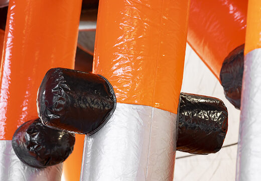 Curso de asalto mega inflable de 40 piezas giga modular Edge Walker para niños. Ordene carreras de obstáculos inflables en línea ahora en JB Hinchables España