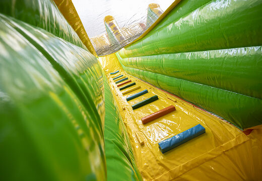 Compre o escorregador inflável com tema de girafa perfeito com objetos 3D para crianças. Ordene escorregadores infláveis ​​agora online em JB Hinchables España