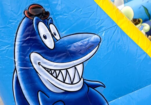 Ordena un pequeño castillo inflable abierto con temática de mundo marino. Ordena castillos inflables en línea en JB Hinchables España