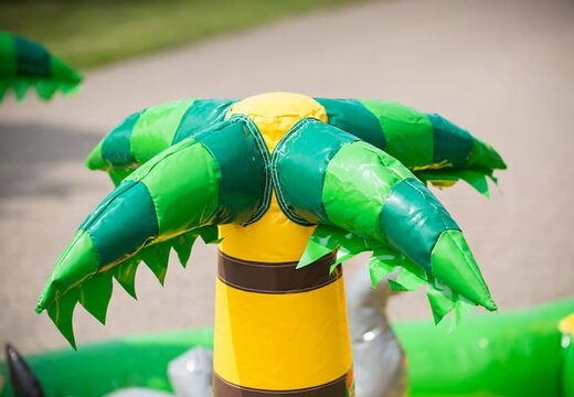 Castillo hinchable en la jungla multiplay playzone con bolas de plástico y objetos 3D para niños. Compre castillos hinchables en línea en JB Hinchables España