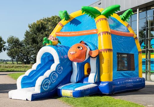 Ordene cubierto maxifun super castillo hinchable con tobogán en el tema seaworld para niños. Compre castillos hinchables en línea en JB Hinchables España