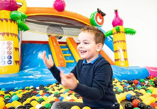 Encargue el castillo hinchable multiplay con el tema del flamenco con o sin baño para niños en JB Hinchables España. Compre castillos hinchables en línea en JB Hinchables España