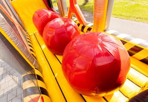 Curso de asalto temático de mega voltaje a la venta en JB Inflatables