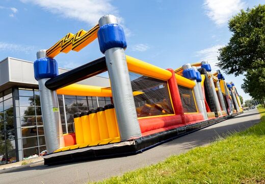 Ordene el curso Mega asalto High Voltage Adventure Run