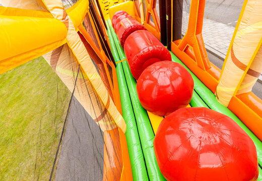 Ordene una mega carrera de obstáculos con tema de la jungla