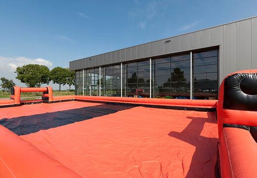 Se vende naranja con pista de jabón de fútbol negra