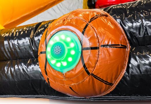 Sistema interactivo para usar en el juego de castillo hinchable