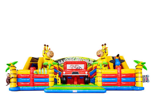 Slideworld en temática safari con palmeras jirafa