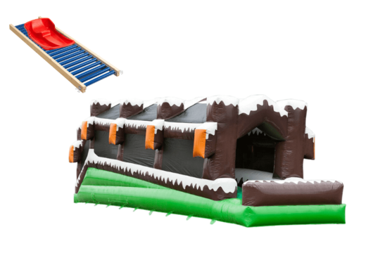 Pista de patinaje de invierno con trineo y montaña rusa