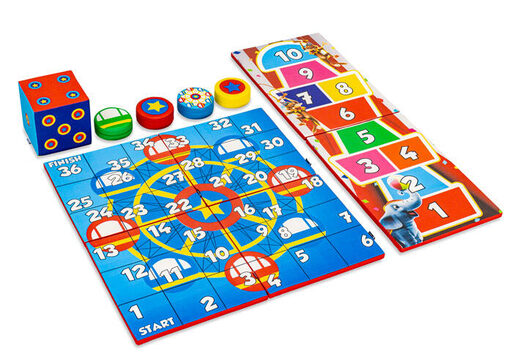 Juego colorido en la parte posterior de Softplay con temática de montaña rusa