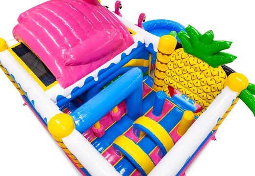 Interior del castillo hinchable con arcos, pilares y sacos de boxeo en venta en JB