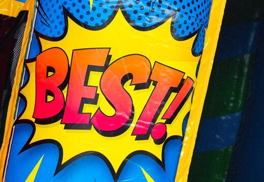 Compra el castillo hinchable A-frame Super Comic con diseño de tiras cómicas, perfecto para empresas de alquiler