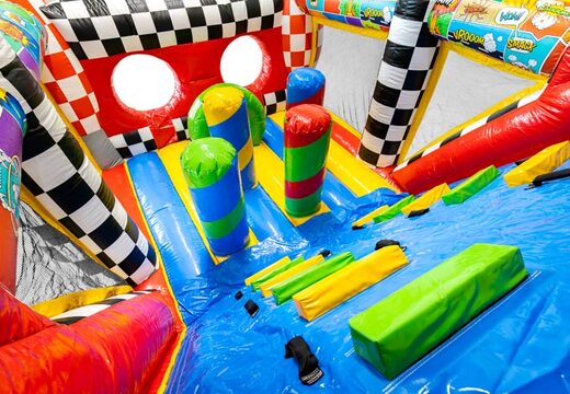 Pista de obstáculos de alta calidad con temática de cómic y desafíos únicos