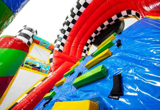 Pista de obstáculos inflable en estilo cómic con colores vibrantes